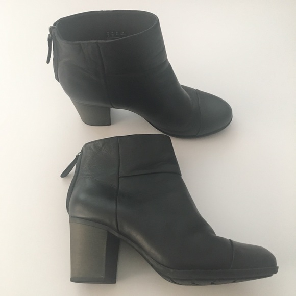 clarks black leather ankle boots